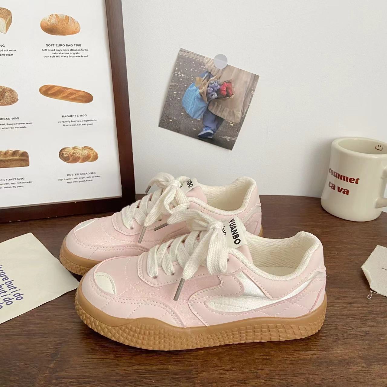 Campus leather surface board shoes women s moral training 2025 new chic niche design sports and leisure students white shoes 35 рожевий
Campus leather surface board shoes women s moral training 2025 new chic niche design sports and leisure students white shoes 35 рожевий