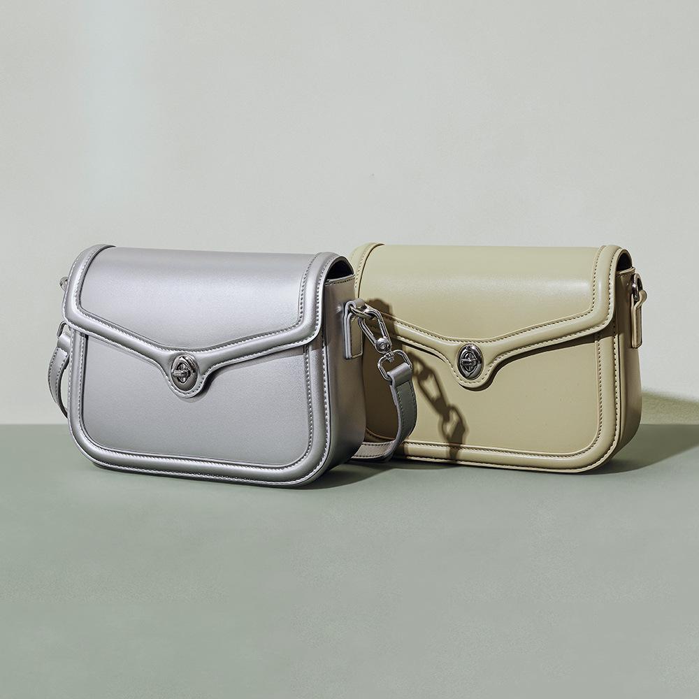 New niche design tofu bag fashionable high-end lock silver bag leather shoulder messenger bag women білий
New niche design tofu bag fashionable high-end lock silver bag leather shoulder messenger bag women білий