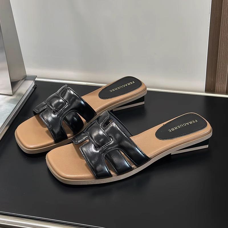 Low-heeled cool slippers women s summer new outer wear with skirt beach flip-flops 40 чёрный
Low-heeled cool slippers women s summer new outer wear with skirt beach flip-flops 40 чёрный