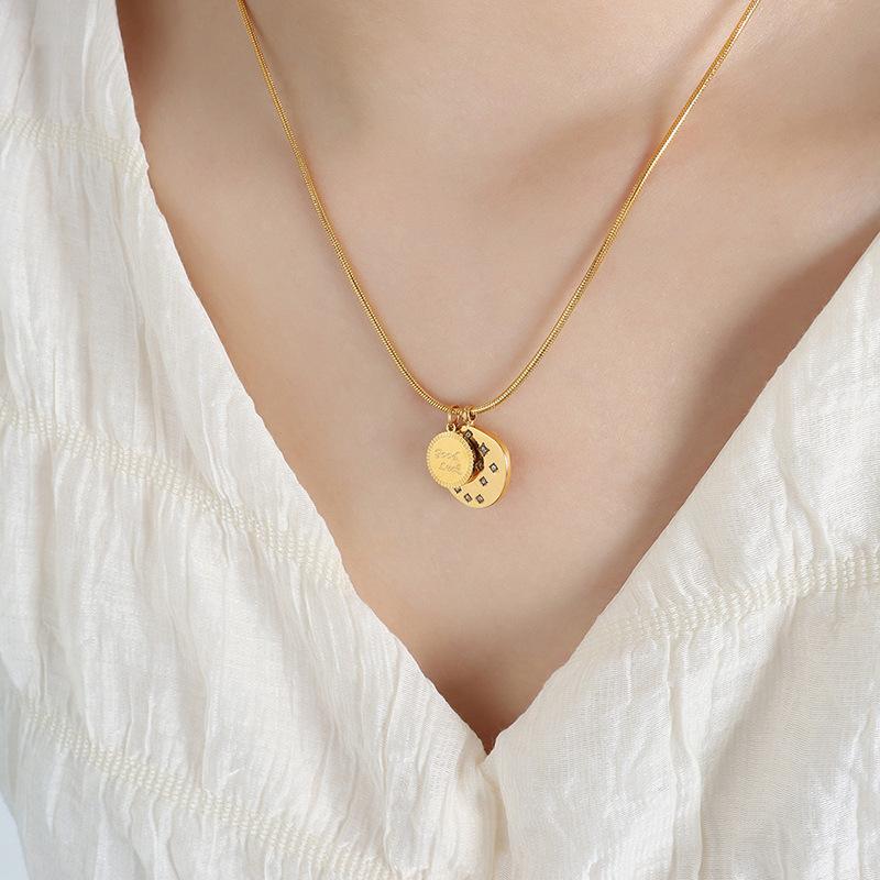 No Fading Niche Design No Fading Snake Bone Chain Personalized Letter Round Brand Inlaid Zircon Pendant Necklace Fashion Jewelry
No Fading Niche Design No Fading Snake Bone Chain Personalized Letter Round Brand Inlaid Zircon Pendant Necklace Fashion Jewelry