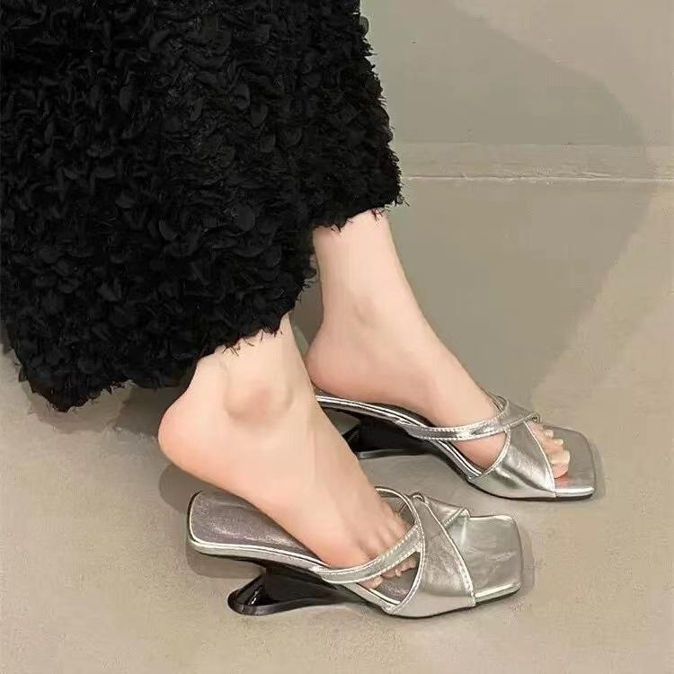 French temperament niche open-toed square head cool slippers women s 2025 summer wear one-word thin strap high heels thick heel beige 35
French temperament niche open-toed square head cool slippers women s 2025 summer wear one-word thin strap high heels thick heel beige 35