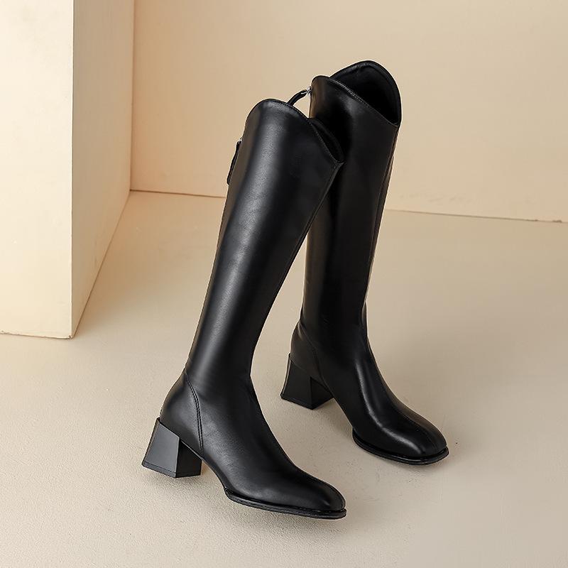 Женские ботфорты 2025 года с V-образным вырезом, на массивном каблуке, эластичным квадратным носком и задней молнией для увеличения роста и тепла. Size 37
Женские ботфорты 2025 года с V-образным вырезом, на массивном каблуке, эластичным квадратным носком и задней молнией для увеличения роста и тепла. Size 37