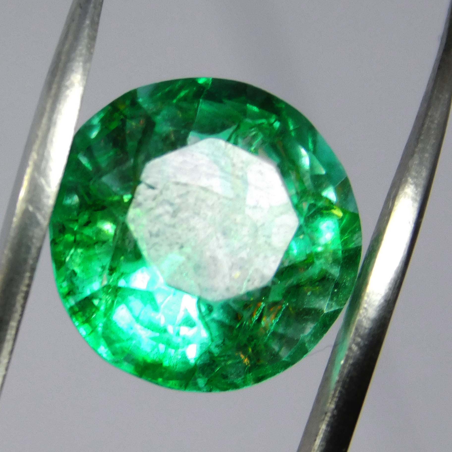 Natural Green Colombian Emerald 8.69 Ct CERTIFIED Loose Gemstone Round Cut 12.3 mm approx зелений
Natural Green Colombian Emerald 8.69 Ct CERTIFIED Loose Gemstone Round Cut 12.3 mm approx зелений