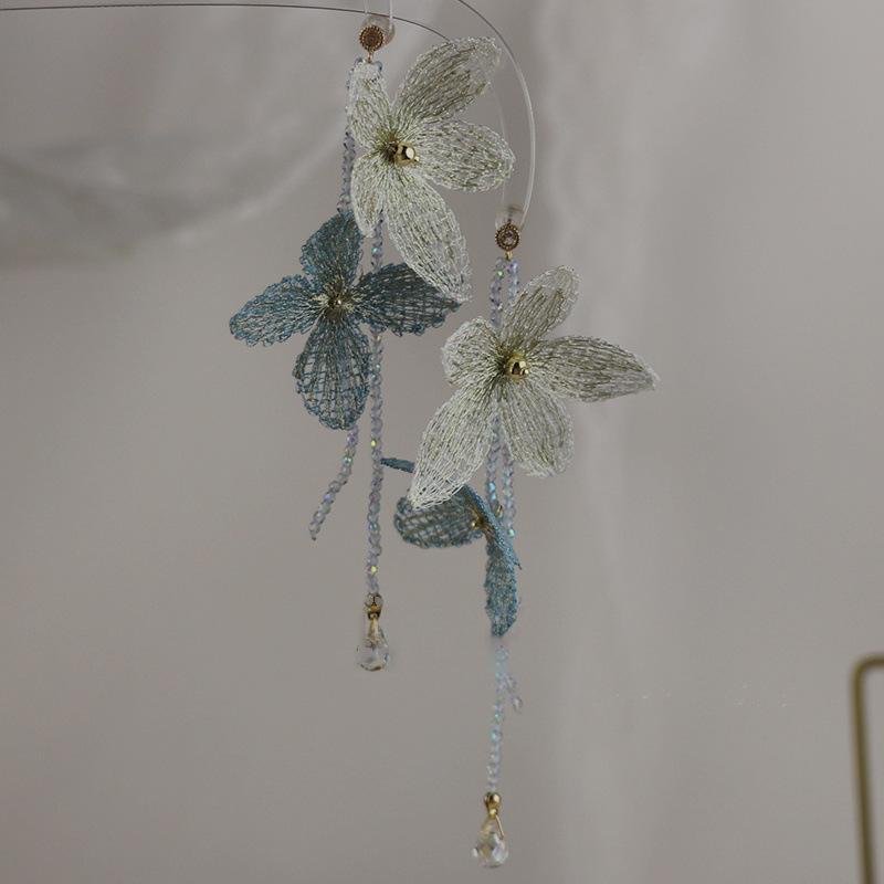 Holiday style flower woven fringed earrings simple and sweet versatile stud earrings niche fashion high-end earrings
Holiday style flower woven fringed earrings simple and sweet versatile stud earrings niche fashion high-end earrings