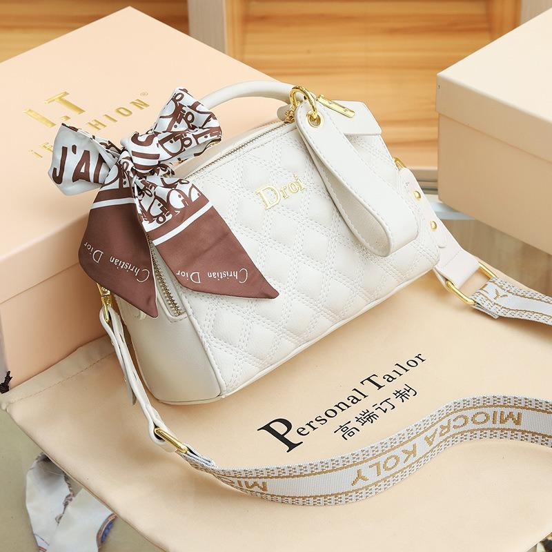 Hva uen bag women s popular high-end shoulder messenger handbag
Hva uen bag women s popular high-end shoulder messenger handbag
