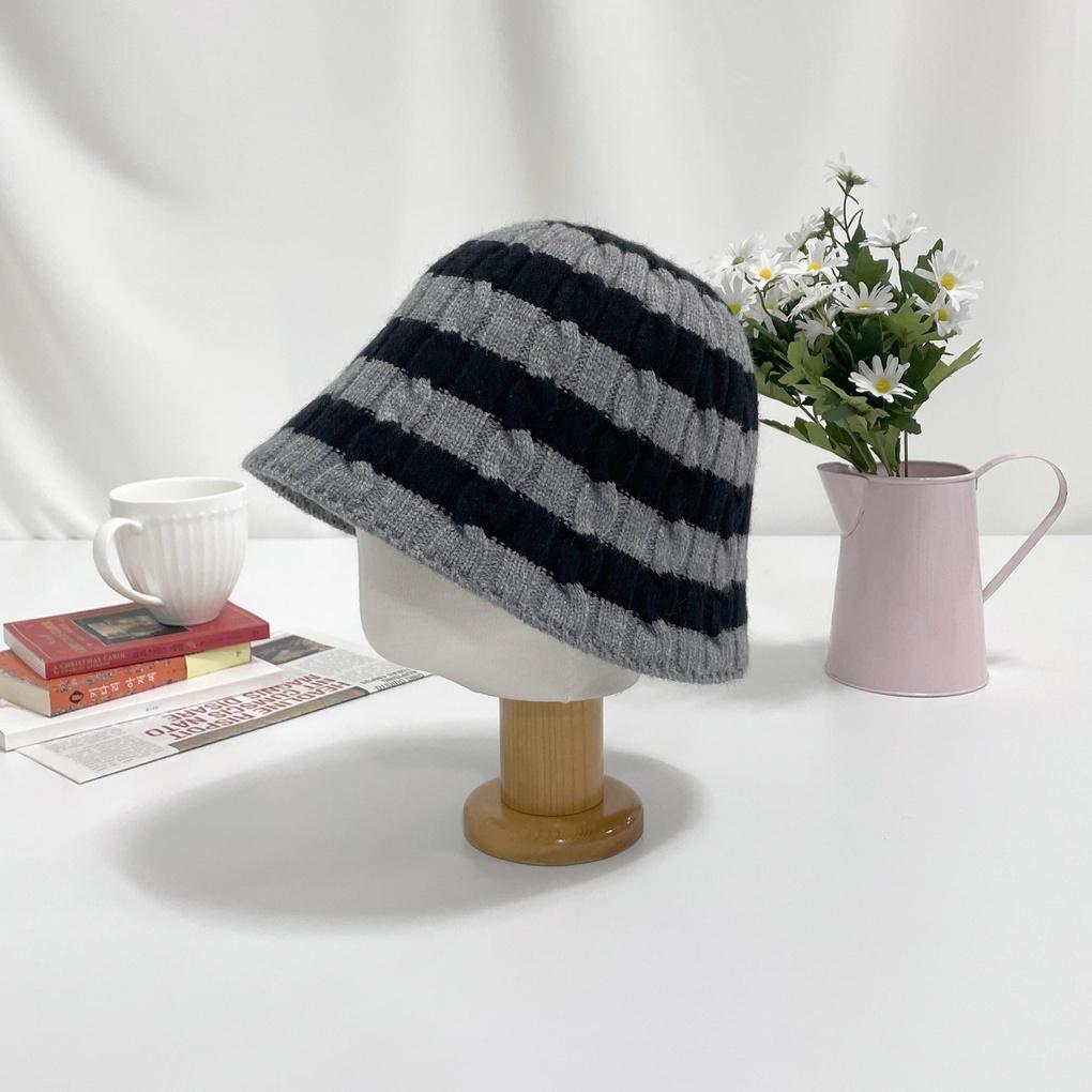 Женская и мужская панама с полосатой лентой brown
Женская и мужская панама с полосатой лентой brown