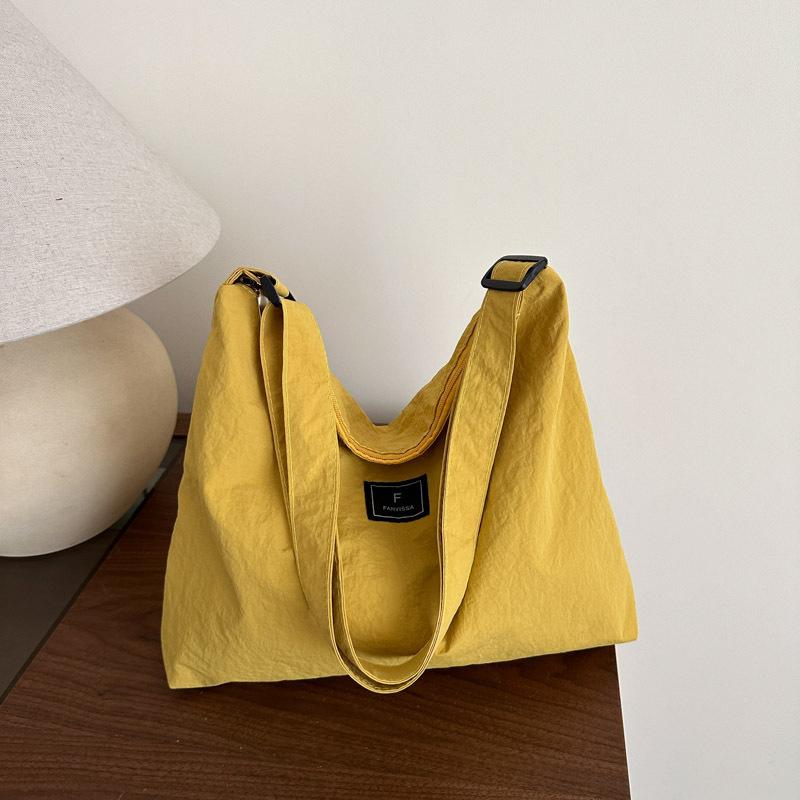 Стильная и простая летняя новая однотонная популярная сумка-мессенджер на одно плечо подмышку, нишевая трендовая сумка-тоут жёлтый
Стильная и простая летняя новая однотонная популярная сумка-мессенджер на одно плечо подмышку, нишевая трендовая сумка-тоут жёлтый