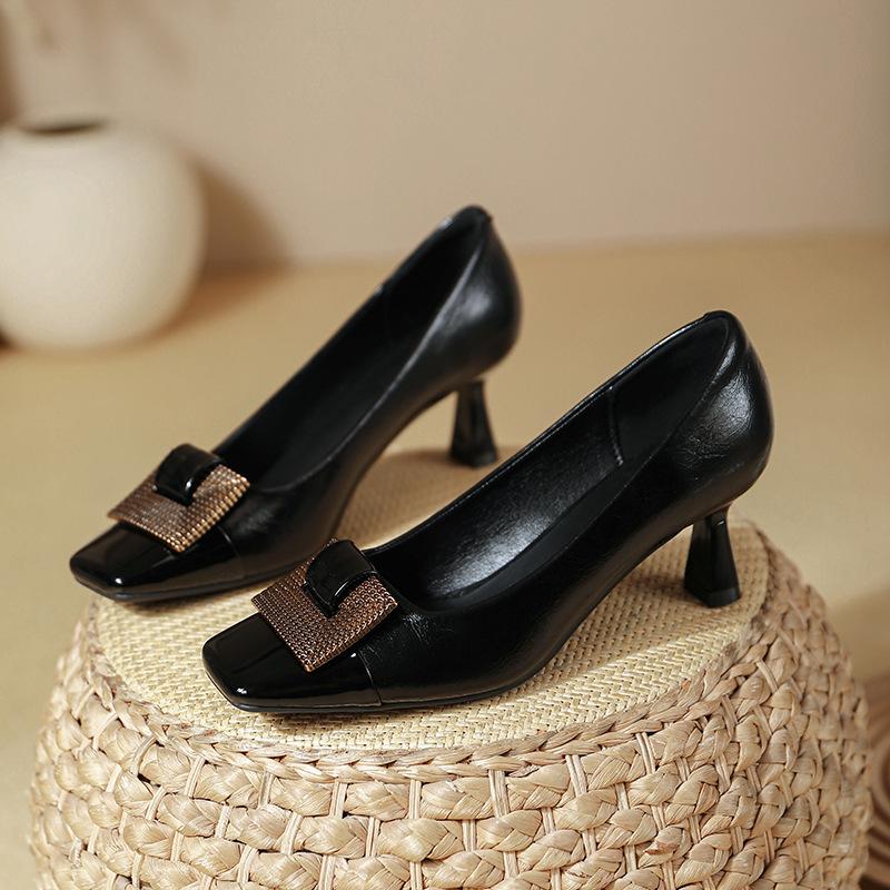 Square head color matching high heels women s thin heels are not tired of feet 2025 new women s shoes French temperament small high heels light 40 чёрный
Square head color matching high heels women s thin heels are not tired of feet 2025 new women s shoes French temperament small high heels light 40 чёрный