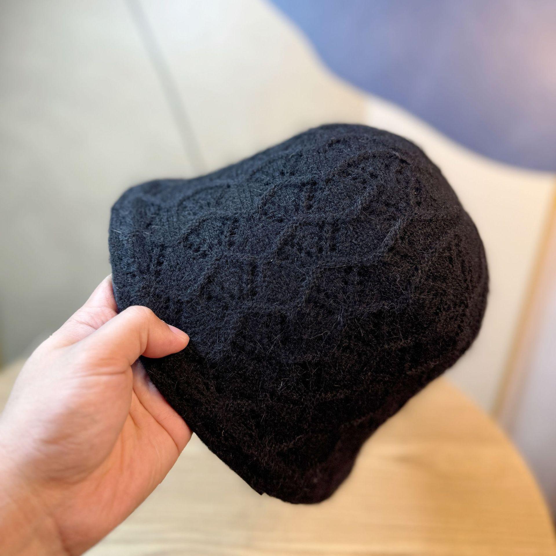 Double-sided Bucket Hat Women s Autumn and Winter Knitted Rabbit Fur Bucket Hat Fashion Casual Wool Hat one size чорний
Double-sided Bucket Hat Women s Autumn and Winter Knitted Rabbit Fur Bucket Hat Fashion Casual Wool Hat one size чорний