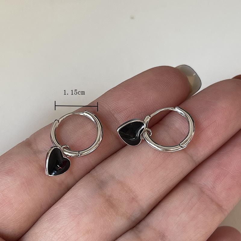 PANJBJ 925 Sterling Silver Love Heart Hoop Earring for Women Drip Glaze Design Hip Hop Trend Cool Jewelry Gift Dropshipping
PANJBJ 925 Sterling Silver Love Heart Hoop Earring for Women Drip Glaze Design Hip Hop Trend Cool Jewelry Gift Dropshipping