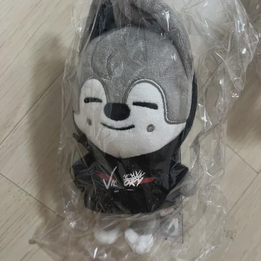 Stray Kids Мини-версия Bang Chan Wolf Chan Ski Ju Doll Продается нераспечатанной
Stray Kids Мини-версия Bang Chan Wolf Chan Ski Ju Doll Продается нераспечатанной