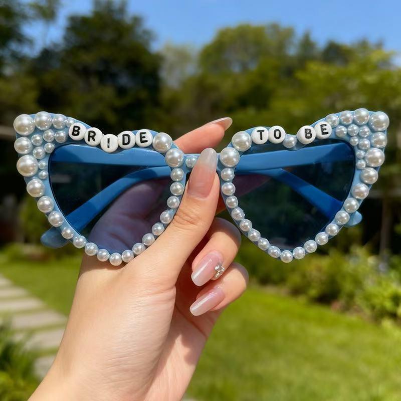 Heart-Shaped Pearl Sunglasses for Men & Women - Fashion Party Shades 2026
Heart-Shaped Pearl Sunglasses for Men & Women - Fashion Party Shades 2026