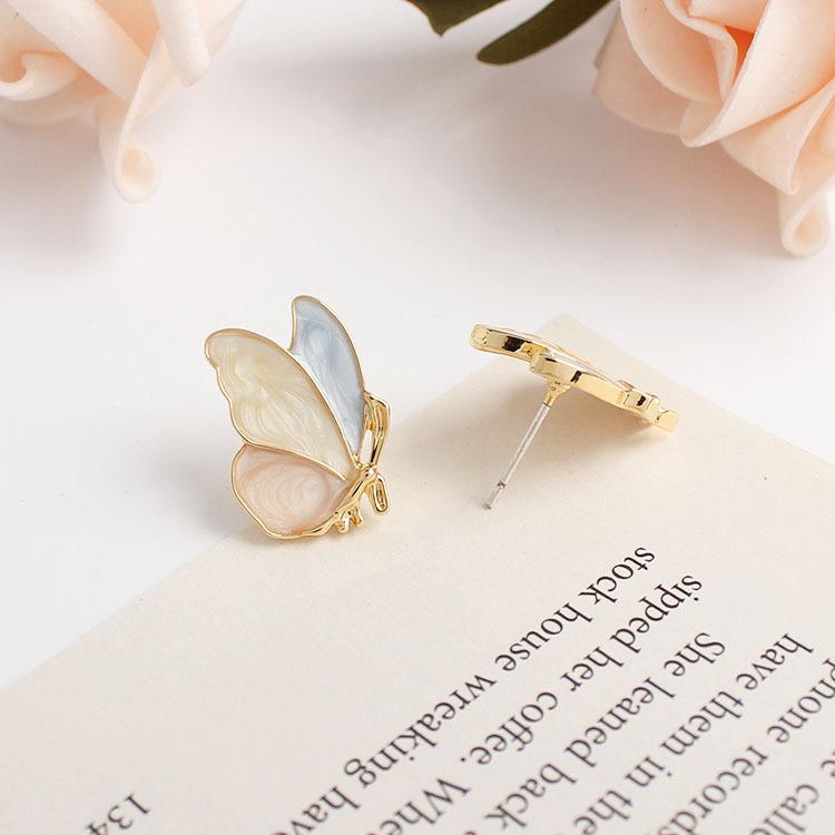 Sky blue contrasting color butterfly stud earrings Korean Mori series small fresh, sweet and elegant super fairy earless ear clips earrings women
Sky blue contrasting color butterfly stud earrings Korean Mori series small fresh, sweet and elegant super fairy earless ear clips earrings women