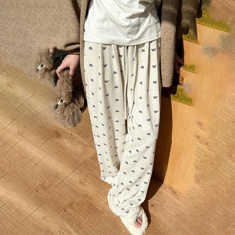 Женские весенне-летние брюки широкие от бедра в корейском стиле с деталью в виде банта, драпирующиеся, свободные, прямые, повседневные XL
Женские весенне-летние брюки широкие от бедра в корейском стиле с деталью в виде банта, драпирующиеся, свободные, прямые, повседневные XL