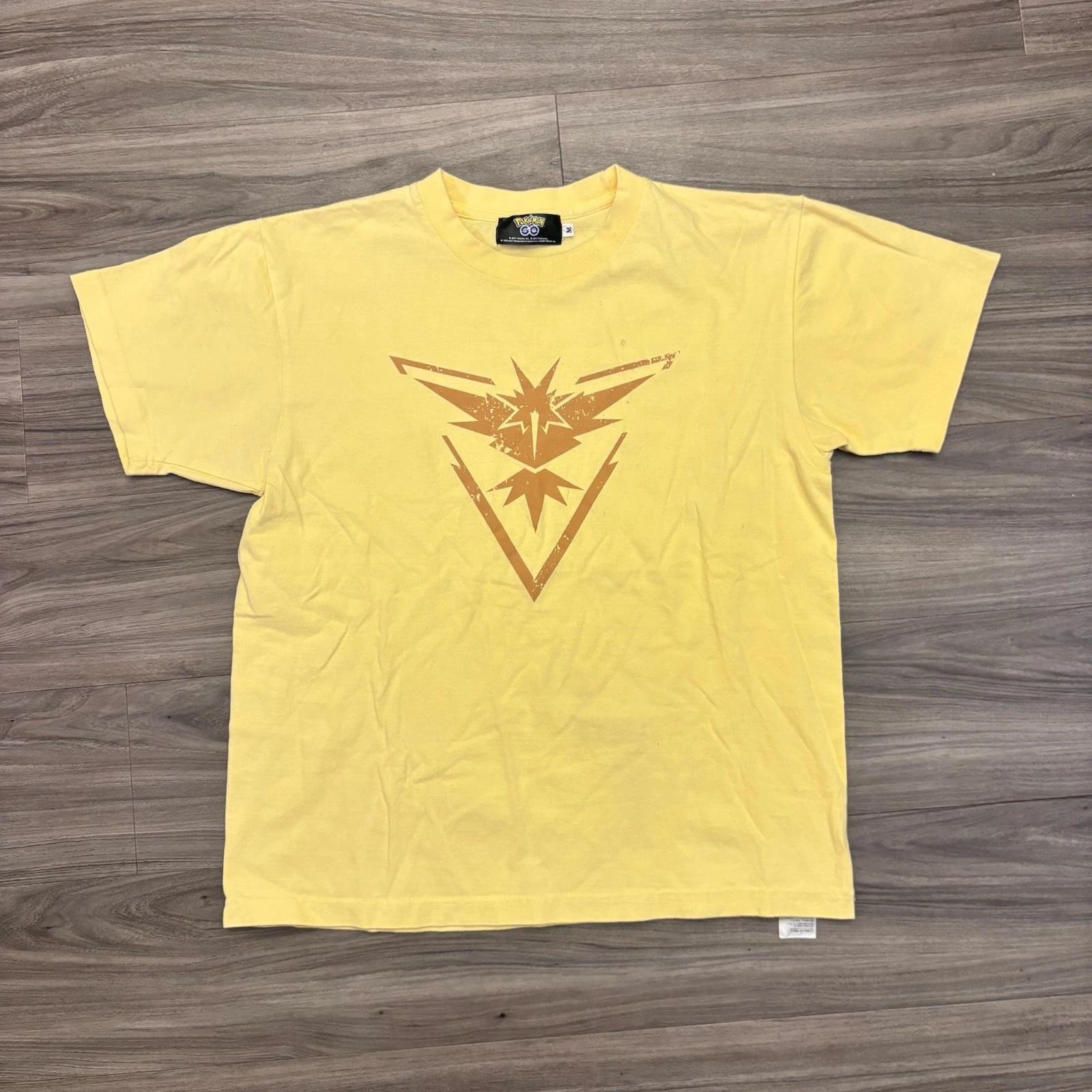 Y2K / 2017 Official Pokémon Go Team Instinct Yellow Graphic Tee Size M Gamer L
Y2K / 2017 Official Pokémon Go Team Instinct Yellow Graphic Tee Size M Gamer L