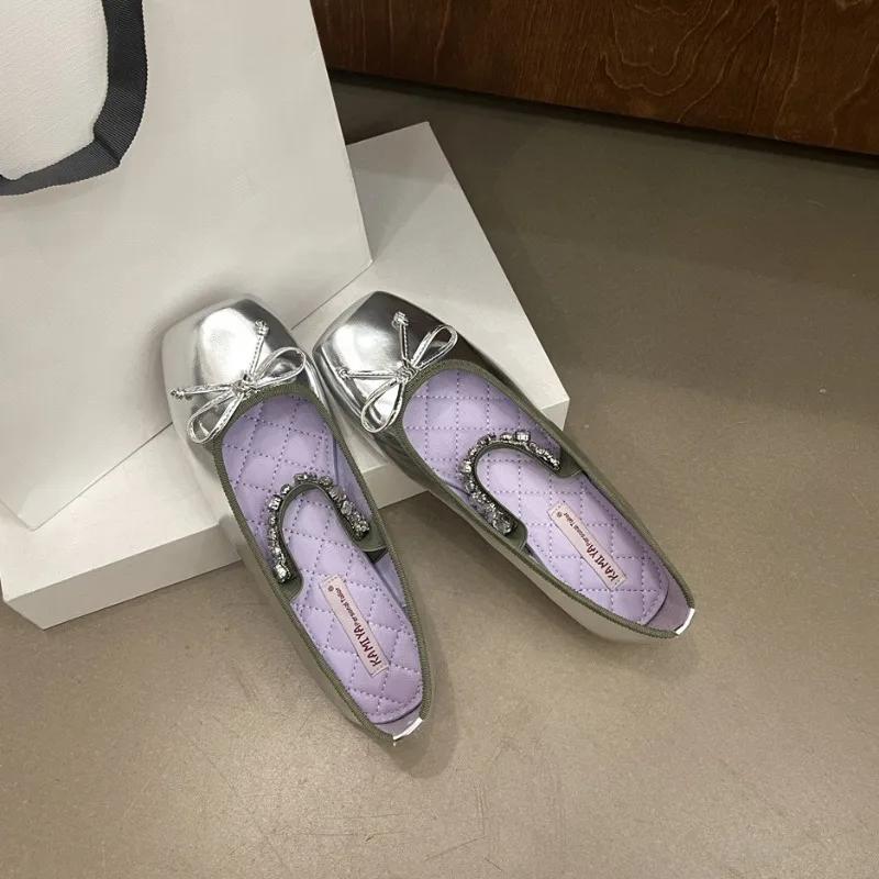 Fashion Metal Rhinestone Chain Ballet Flat Shoes Square Bow Single Shoes French Mary Jane Silver Shiny Leather Woman Flat Sandals 35-40 40 серебряный
Fashion Metal Rhinestone Chain Ballet Flat Shoes Square Bow Single Shoes French Mary Jane Silver Shiny Leather Woman Flat Sandals 35-40 40 серебряный