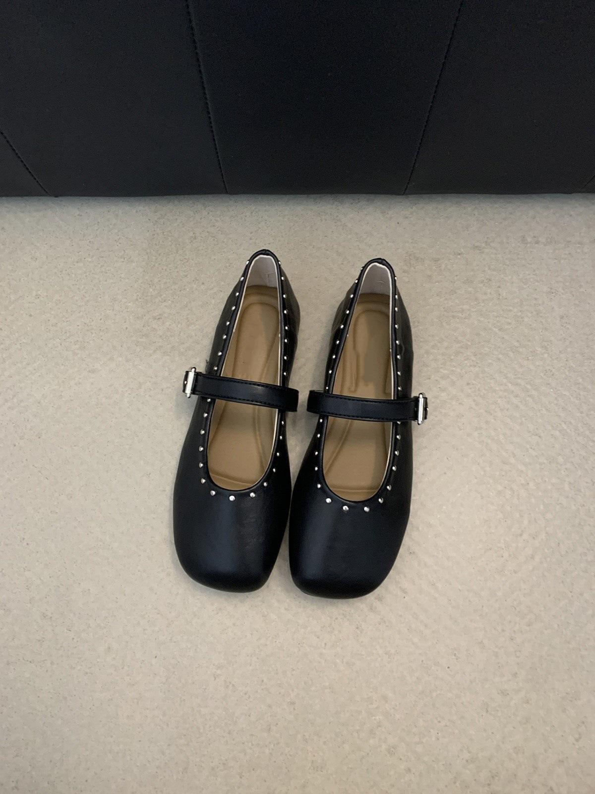 Ретро вечерний бриз квадратная головка мягкая подошва одна педаль туфли женские весна и осень новые бабушкины туфли нескользящие 40 чёрный
Ретро вечерний бриз квадратная головка мягкая подошва одна педаль туфли женские весна и осень новые бабушкины туфли нескользящие 40 чёрный