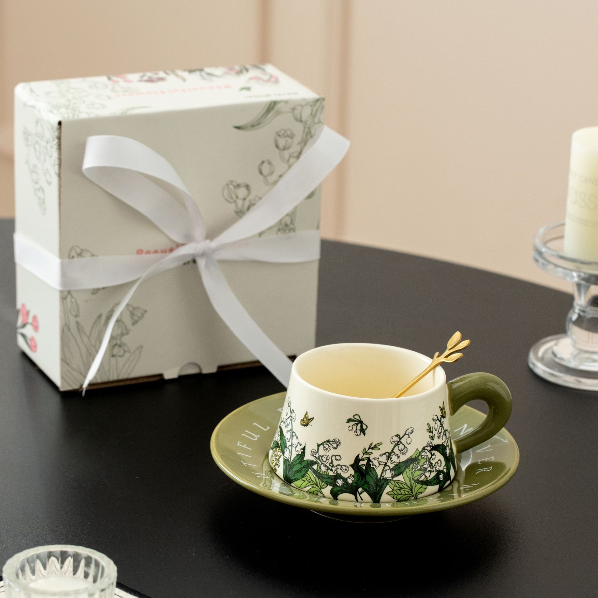 Ретро Французские Керамические Чашки и Тарелки Высококлассный Набор Кофейных Чашек с Колокольчиком-Ветрянкой и Цветами для Послеполуденного Чая, Чашка для Питьевой Воды для Девочек в Качестве Сувенира 260ml
Ретро Французские Керамические Чашки и Тарелки Высококлассный Набор Кофейных Чашек с Колокольчиком-Ветрянкой и Цветами для Послеполуденного Чая, Чашка для Питьевой Воды для Девочек в Качестве Сувенира 260ml