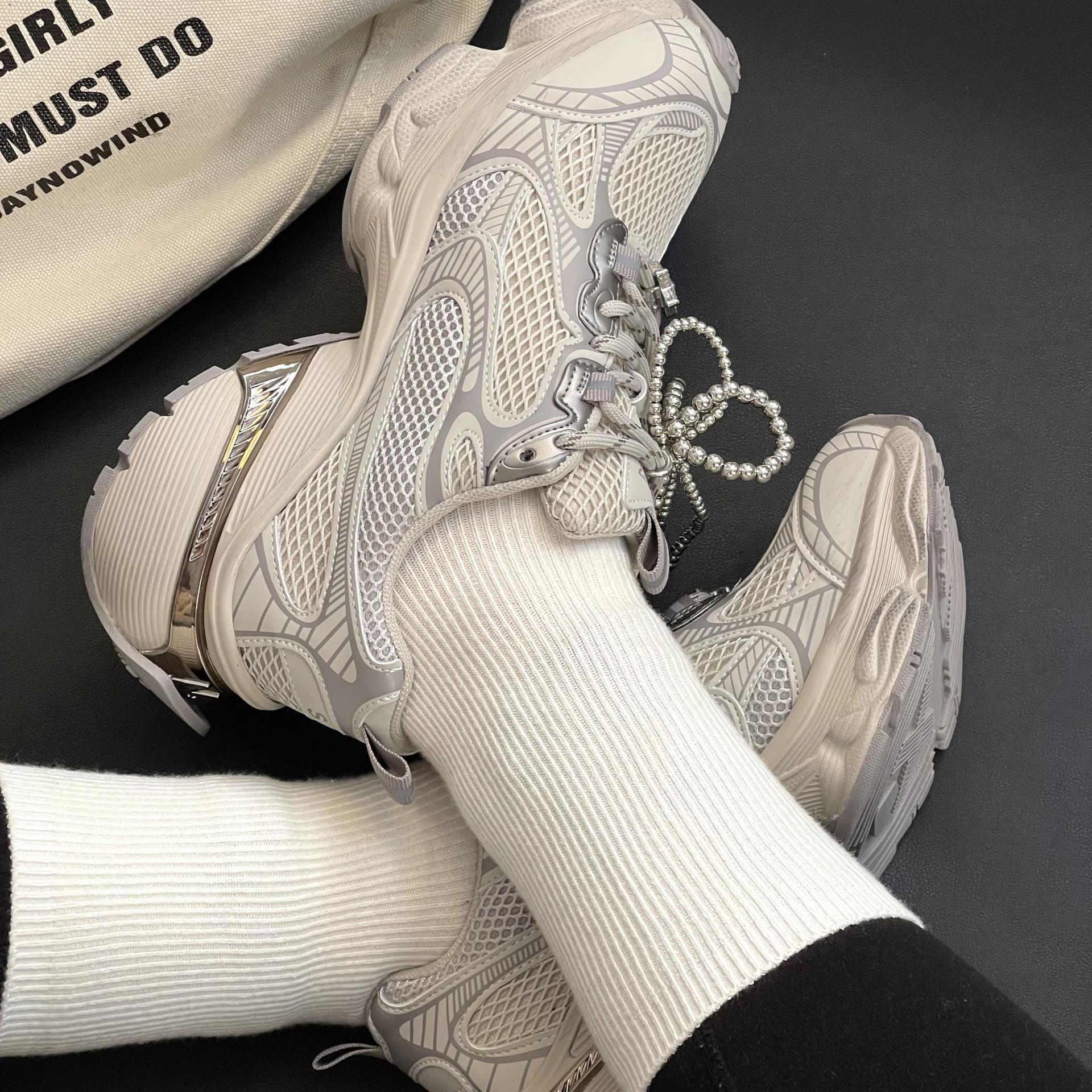 Leather platform mesh dad shoes women s spring new lightweight height-increasing casual shoes versatile silver sneakers tide 40 сіро блакитний колір
Leather platform mesh dad shoes women s spring new lightweight height-increasing casual shoes versatile silver sneakers tide 40 сіро блакитний колір