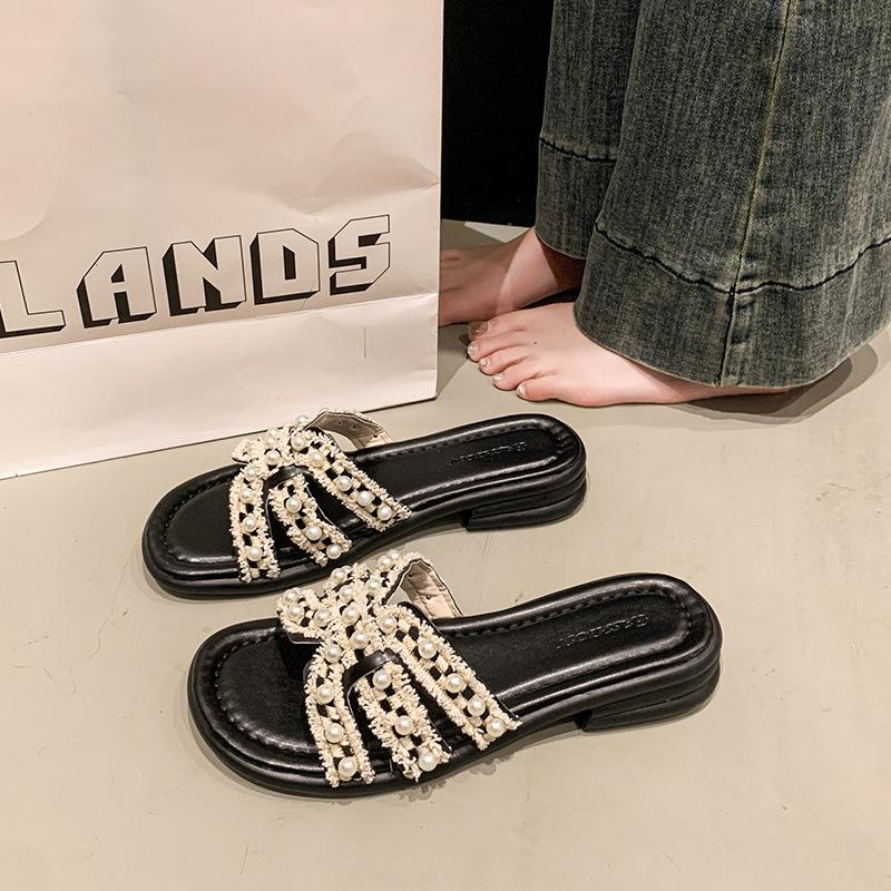 Pearl flat bottom summer seaside beach new cool slippers women wear one word niche slippers 40 чёрный
Pearl flat bottom summer seaside beach new cool slippers women wear one word niche slippers 40 чёрный