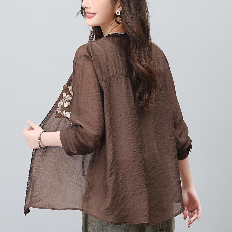 Women s 2024 Spring Chinese Style Splicing Printed Long-Sleeved Shirt - Fashionable and Loose Fit for Middle-Aged Moms M (suggested for 90-115 lbs)
Women s 2024 Spring Chinese Style Splicing Printed Long-Sleeved Shirt - Fashionable and Loose Fit for Middle-Aged Moms M (suggested for 90-115 lbs)