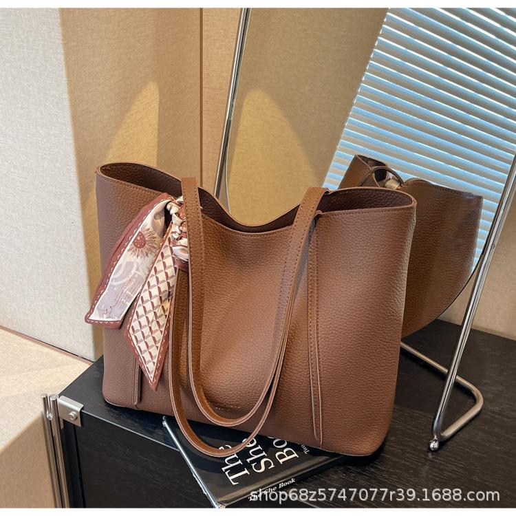 Simple retro large capacity tote bag for women 2025 new fashion casual commuter bag for women underarm shoulder bag темно-коричневого кольору
Simple retro large capacity tote bag for women 2025 new fashion casual commuter bag for women underarm shoulder bag темно-коричневого кольору