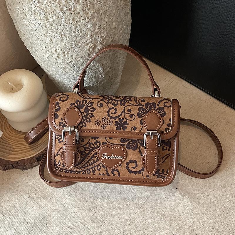 Нишевая ретро портативная наплечная сумка женская простая 2025 новая модная универсальная дорожная сумка мессенджер маленькая квадратная сумка коричневый
Нишевая ретро портативная наплечная сумка женская простая 2025 новая модная универсальная дорожная сумка мессенджер маленькая квадратная сумка коричневый