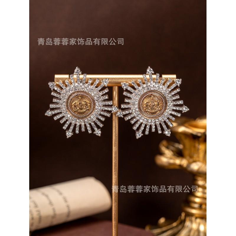 Cross Border Middle Aged LAUREN Full Fireworks Emblem Earrings Exquisite Light Luxury Classic Premium Sense Small Market
Cross Border Middle Aged LAUREN Full Fireworks Emblem Earrings Exquisite Light Luxury Classic Premium Sense Small Market