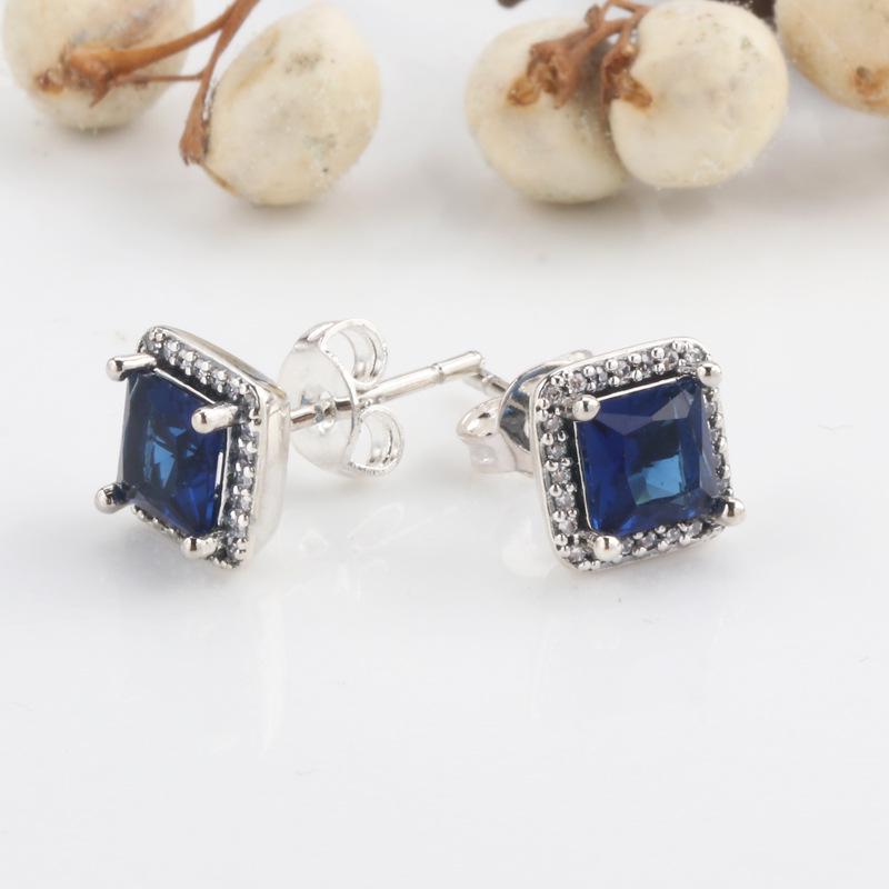 Pandora Срібні сережки-пусети блакитного кольору - Зимова колекція 2017 Чарівний різдвяний стиль Silver-plated White Copper (K029)
Pandora Срібні сережки-пусети блакитного кольору - Зимова колекція 2017 Чарівний різдвяний стиль Silver-plated White Copper (K029)