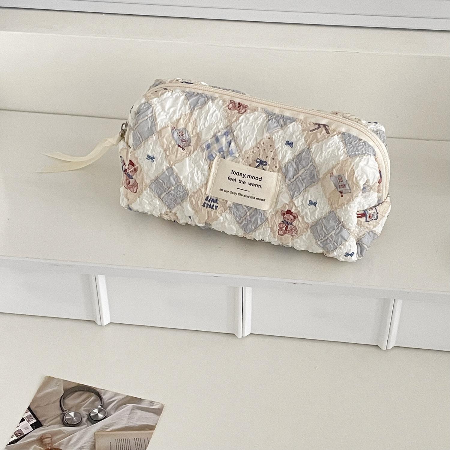 Cartoon Bear Women s Cosmetic Bags Travel Portable Female Makeup Case Clutch Purse Large Capacity Quilted Toiletries Storage Bag
Cartoon Bear Women s Cosmetic Bags Travel Portable Female Makeup Case Clutch Purse Large Capacity Quilted Toiletries Storage Bag