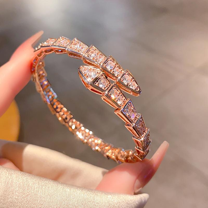 Factory direct sales thick gold spring full diamond snake bracelet women s 18 rose gold open jewelry snake bone bracelet second generation рожевий колір золота
Factory direct sales thick gold spring full diamond snake bracelet women s 18 rose gold open jewelry snake bone bracelet second generation рожевий колір золота