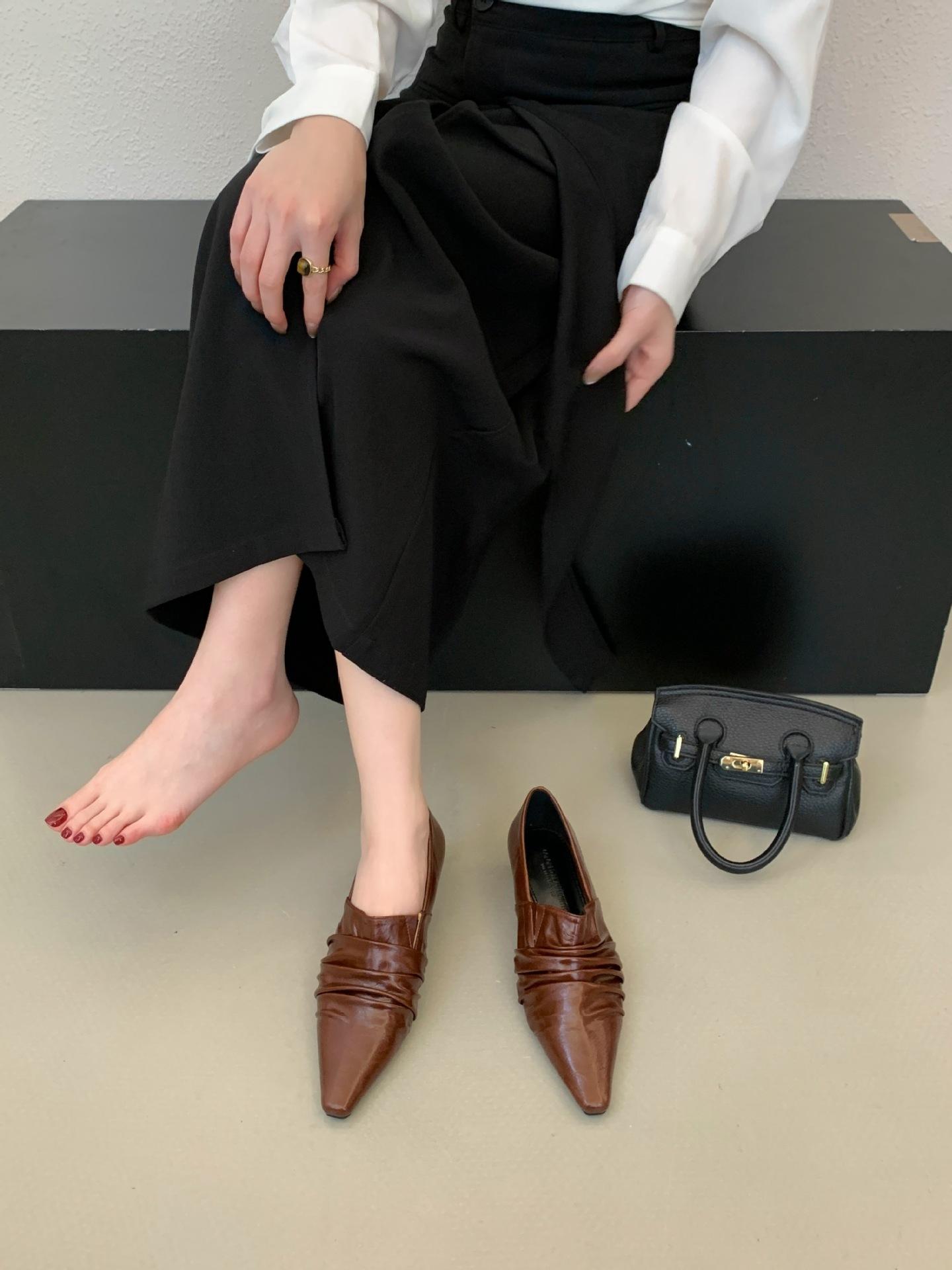 Spring Korean Square Head Inner Height Increase Shallow Mouth Single Shoes Commuting British Style Small Leather Shoes Women 39 темно-коричневого кольору
Spring Korean Square Head Inner Height Increase Shallow Mouth Single Shoes Commuting British Style Small Leather Shoes Women 39 темно-коричневого кольору