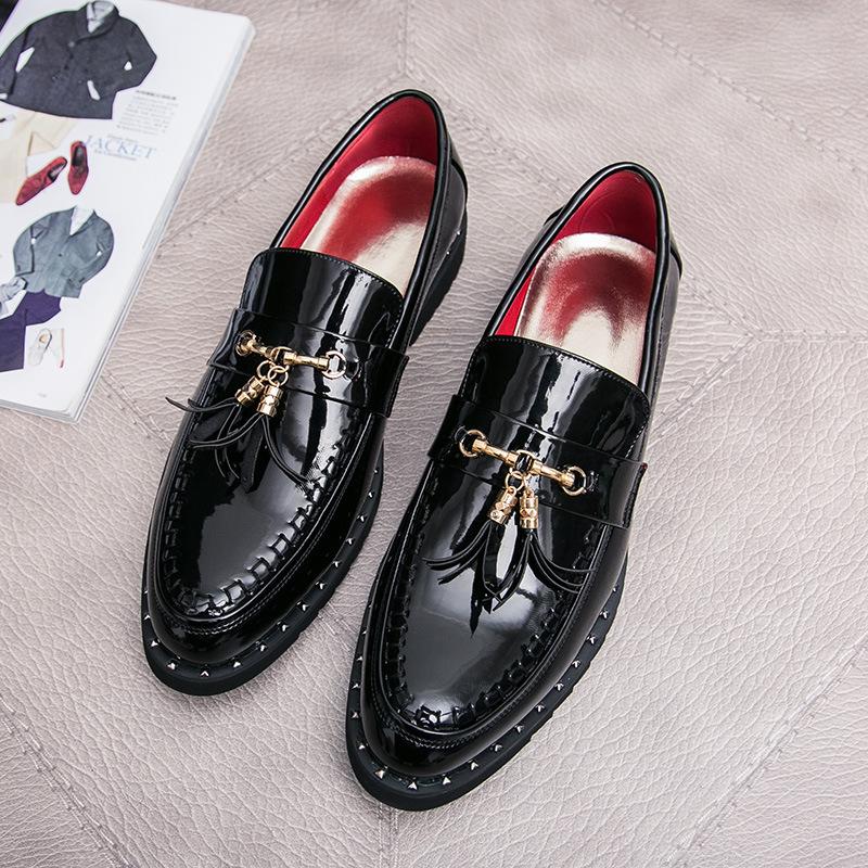 Golden trendy men s pointed leather shoes light luxury glossy large size men s shoes 46 loafers British style one pedal lazy shoes 46
Golden trendy men s pointed leather shoes light luxury glossy large size men s shoes 46 loafers British style one pedal lazy shoes 46