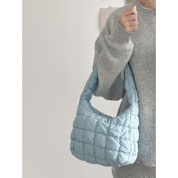 Сумка-облако с пузырчатыми складками, сумка под мышку в корейском стиле, горячий стиль инс, для прогулок, повседневная, универсальная, на плечо, сумка-пельмень светло-синий
Сумка-облако с пузырчатыми складками, сумка под мышку в корейском стиле, горячий стиль инс, для прогулок, повседневная, универсальная, на плечо, сумка-пельмень светло-синий