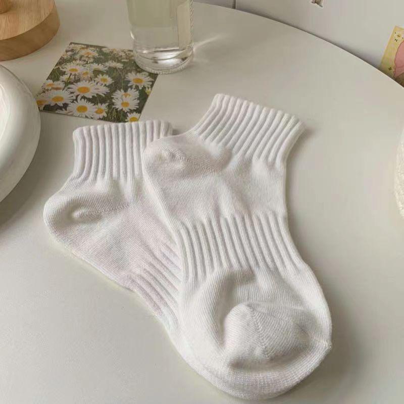 Solid Color Short Cotton Summer Socks: Japanese Style & Versatile, Low Waist for Sports and Trendy Students One size білий
Solid Color Short Cotton Summer Socks: Japanese Style & Versatile, Low Waist for Sports and Trendy Students One size білий