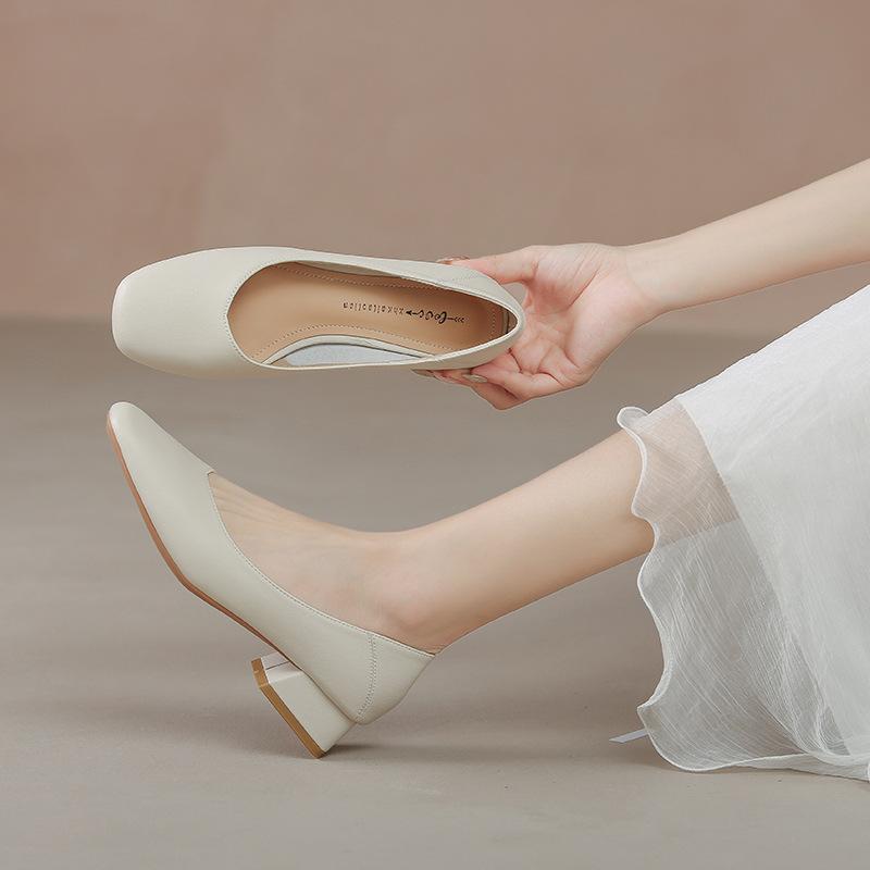 8-0 thick heel grandma shoes new Korean version square head shallow mouth middle heel soft leather commuting comfortable versatile single shoes women 34 чорний
8-0 thick heel grandma shoes new Korean version square head shallow mouth middle heel soft leather commuting comfortable versatile single shoes women 34 чорний