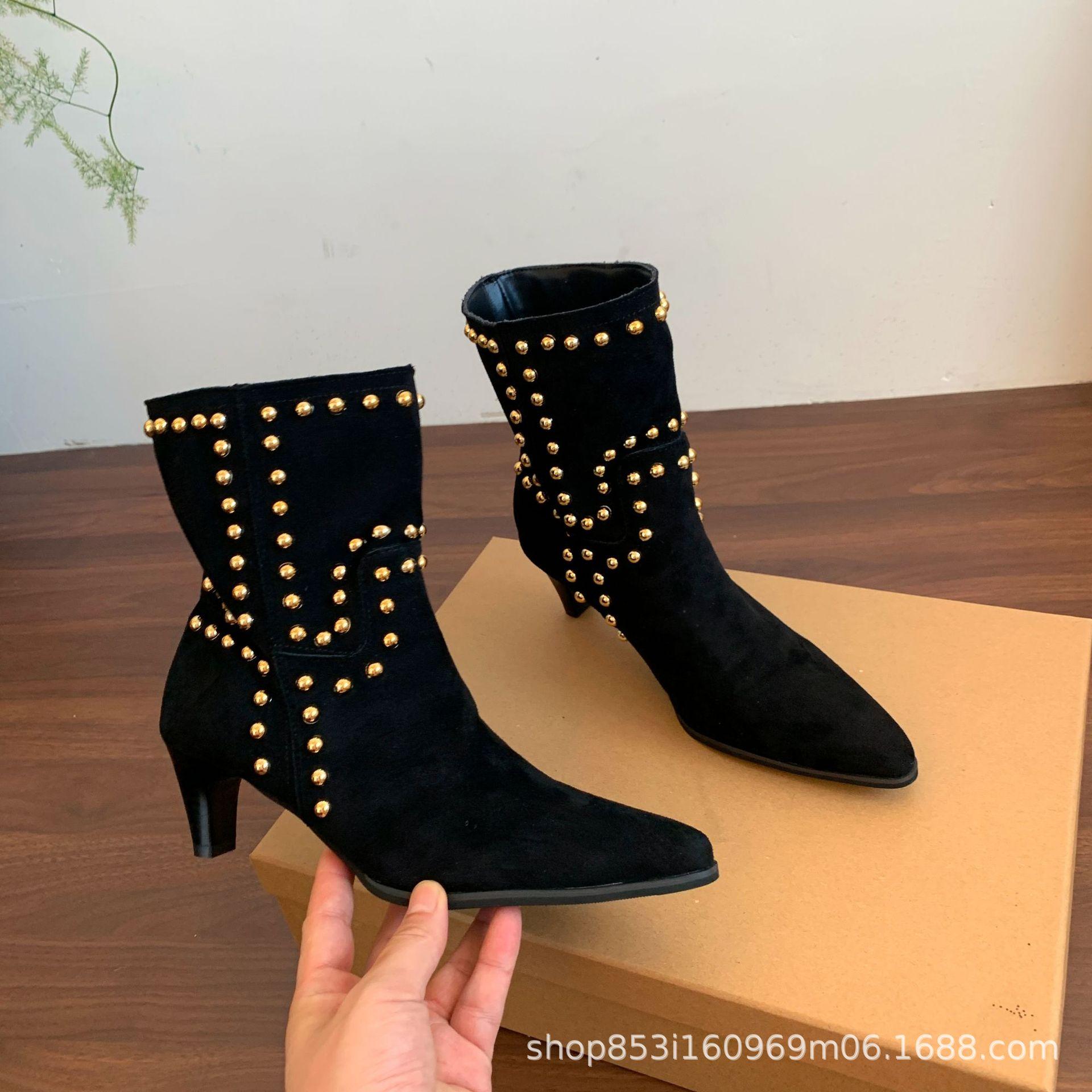 Европейская и американская модная обувь Мартин с заклепками женская 2025 осень новая остроносая тонкий каблук короткая голенище модные ботинки Челси женские 35 чёрный
Европейская и американская модная обувь Мартин с заклепками женская 2025 осень новая остроносая тонкий каблук короткая голенище модные ботинки Челси женские 35 чёрный