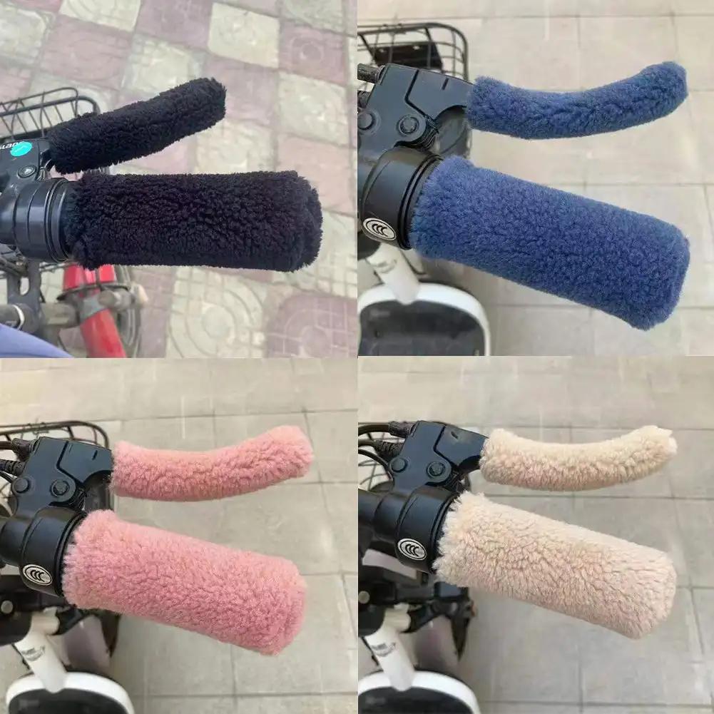 4Pcs Soft Plush Grip Motorcycle Electric Vehicle Handle Plush Grip Plush Handlebar Cover Coldproof Warm Padded Models Winter синий
4Pcs Soft Plush Grip Motorcycle Electric Vehicle Handle Plush Grip Plush Handlebar Cover Coldproof Warm Padded Models Winter синий