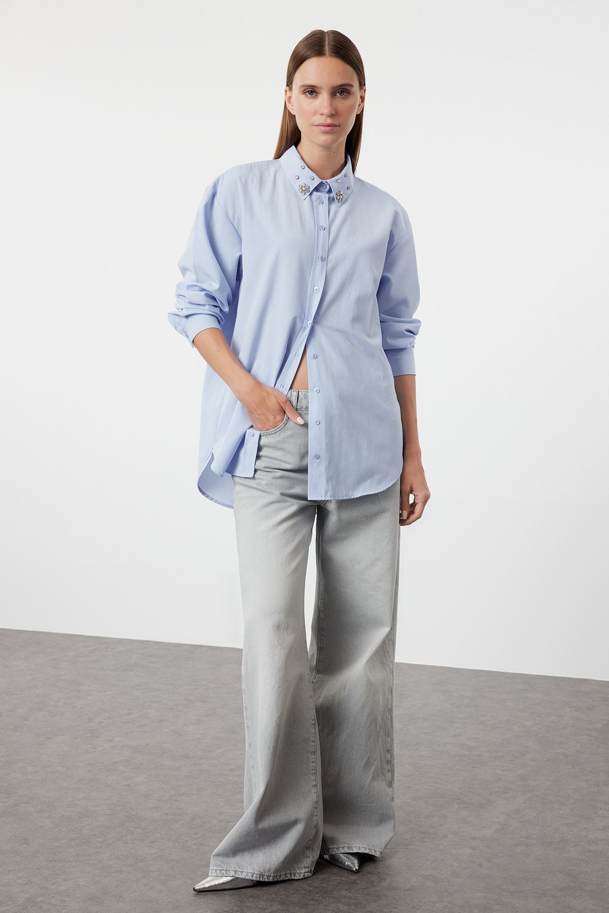 Women s Style Shirt Oversize Wide Fit Woven Shirt with Stone Detail on Blue Collar XL
Women s Style Shirt Oversize Wide Fit Woven Shirt with Stone Detail on Blue Collar XL