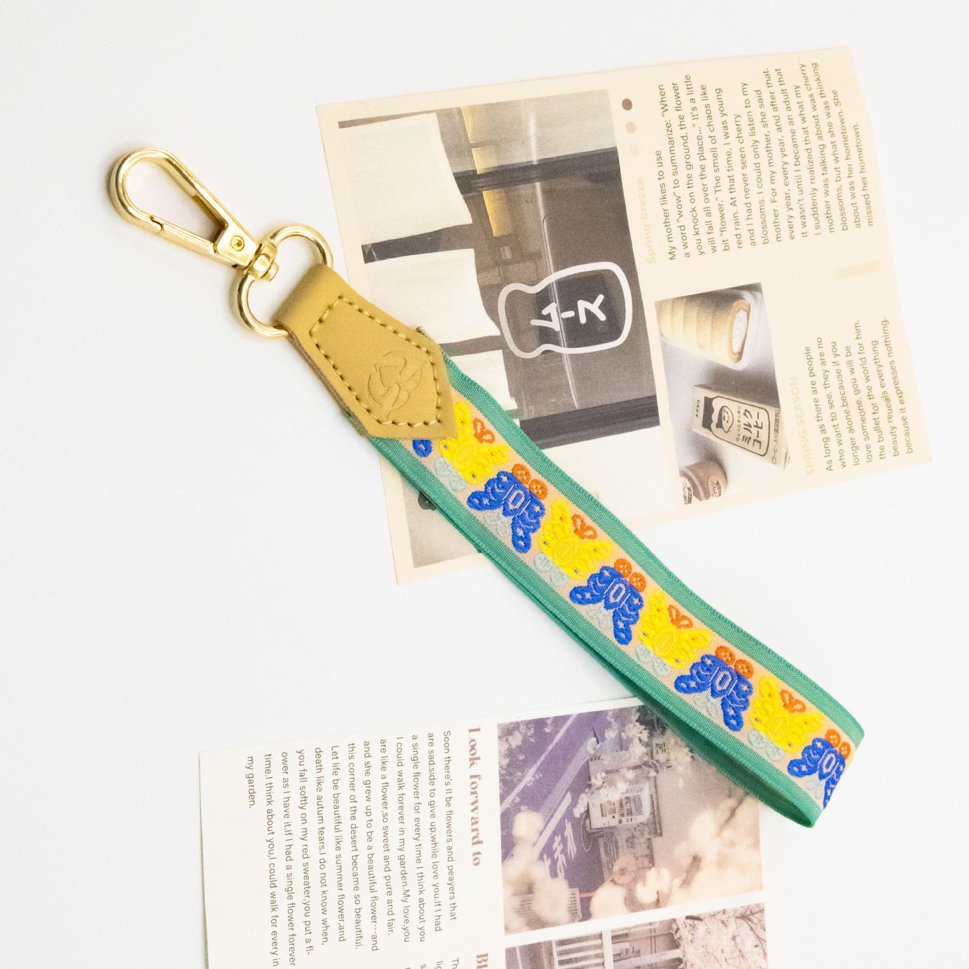 Colorful Wavy Adjustable Crossbody Bag Strap – Versatile Fashion Accessory
Colorful Wavy Adjustable Crossbody Bag Strap – Versatile Fashion Accessory