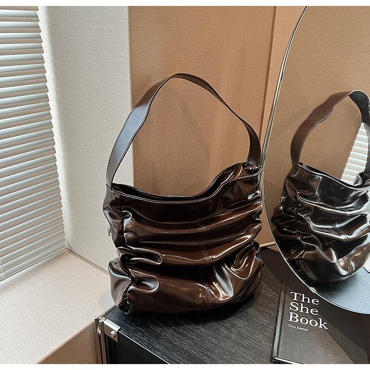 Новинка осені 2024 року, модна модна сумка в стилі Майяра, плісирована сумка-тоут, сумка-мессенджер, жіноча сумка для приміських поїздок
Новинка осені 2024 року, модна модна сумка в стилі Майяра, плісирована сумка-тоут, сумка-мессенджер, жіноча сумка для приміських поїздок