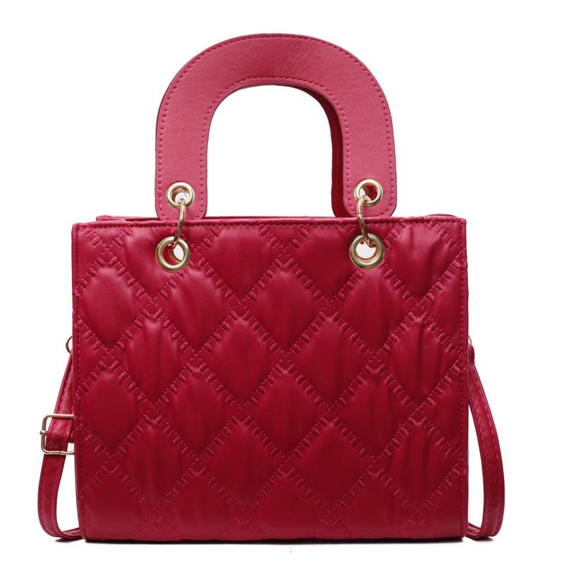 Large capacity indentation diamond checkered one-shoulder handbag niche design crossbody bag light luxury women s bag розы красного
Large capacity indentation diamond checkered one-shoulder handbag niche design crossbody bag light luxury women s bag розы красного
