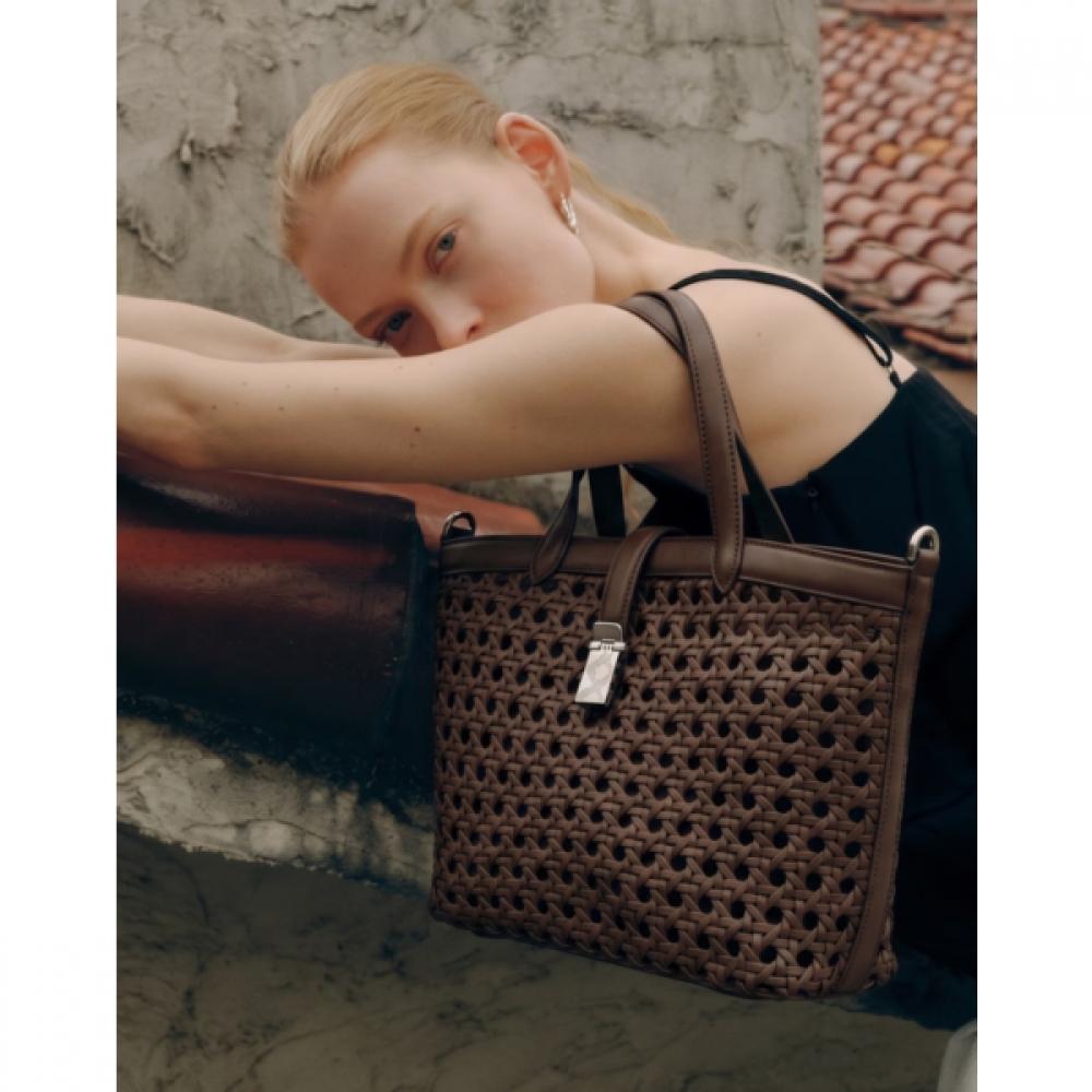 Daks Brown Buckle Decoration Leather Tote Bag Dcba6e179w3 Single option
Daks Brown Buckle Decoration Leather Tote Bag Dcba6e179w3 Single option