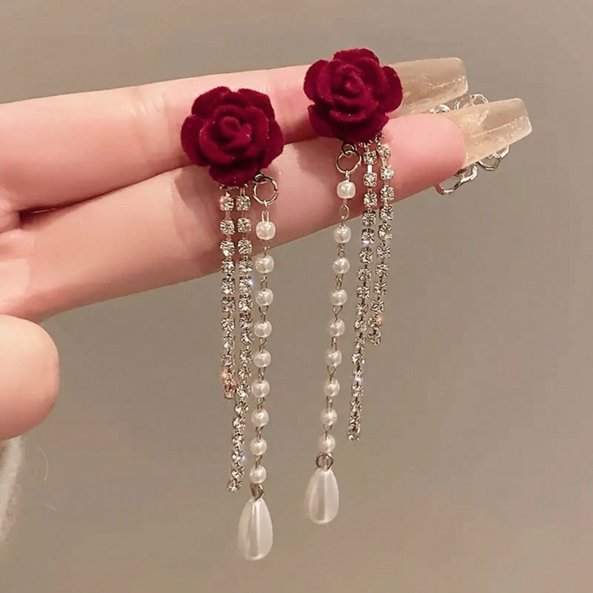 1 Pair of Fashionable Earrings for Women, Uniquely Designed, Light Luxury High-end, Niche Elegance, Suitable for Daily Wear, Birthday Gift Giving червоний
1 Pair of Fashionable Earrings for Women, Uniquely Designed, Light Luxury High-end, Niche Elegance, Suitable for Daily Wear, Birthday Gift Giving червоний