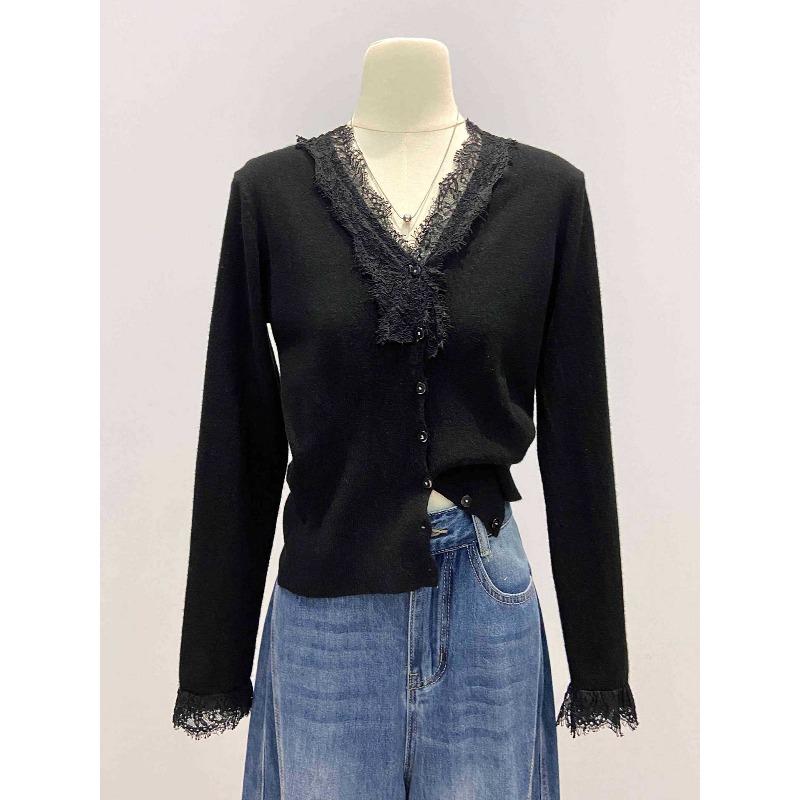 Atmospheric lace splicing bottoming top women s autumn and winter temperament collar button inside elegant style knitted cardigan L чорний
Atmospheric lace splicing bottoming top women s autumn and winter temperament collar button inside elegant style knitted cardigan L чорний