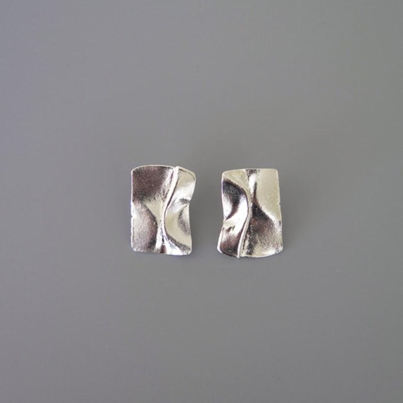 DE MOON fold square silver earrings silver
DE MOON fold square silver earrings silver