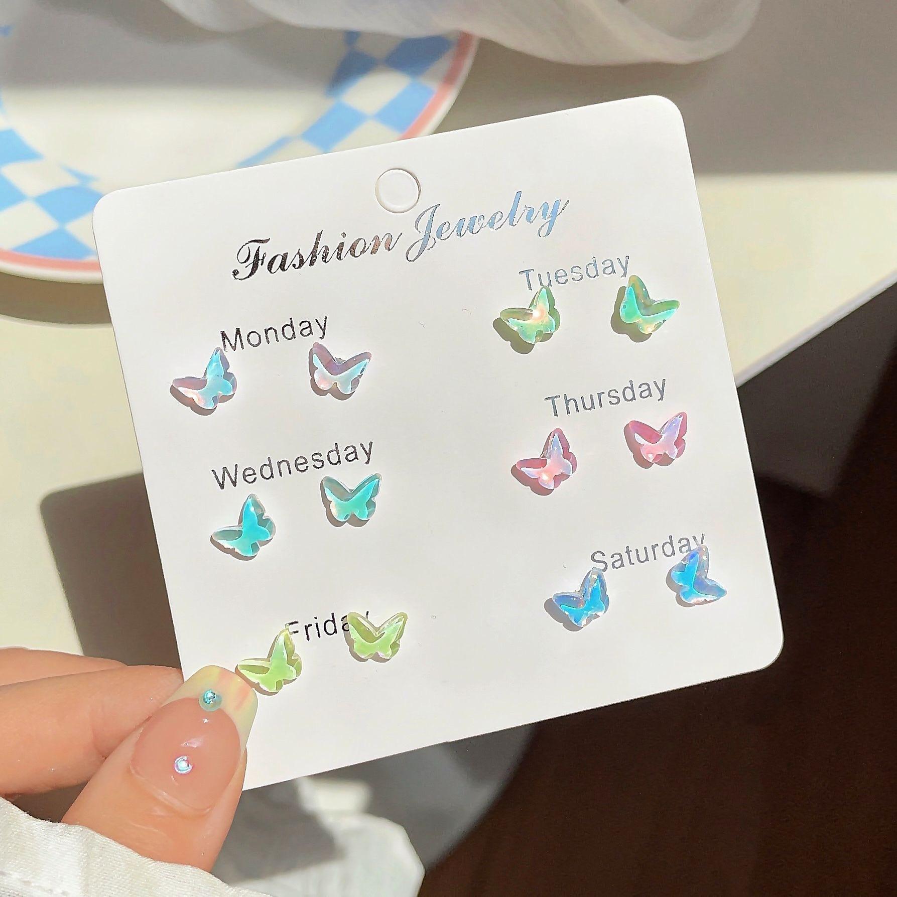 Summer colorful small stone stud earrings female sweet new trendy small fresh design sense clear butterfly earrings female
Summer colorful small stone stud earrings female sweet new trendy small fresh design sense clear butterfly earrings female