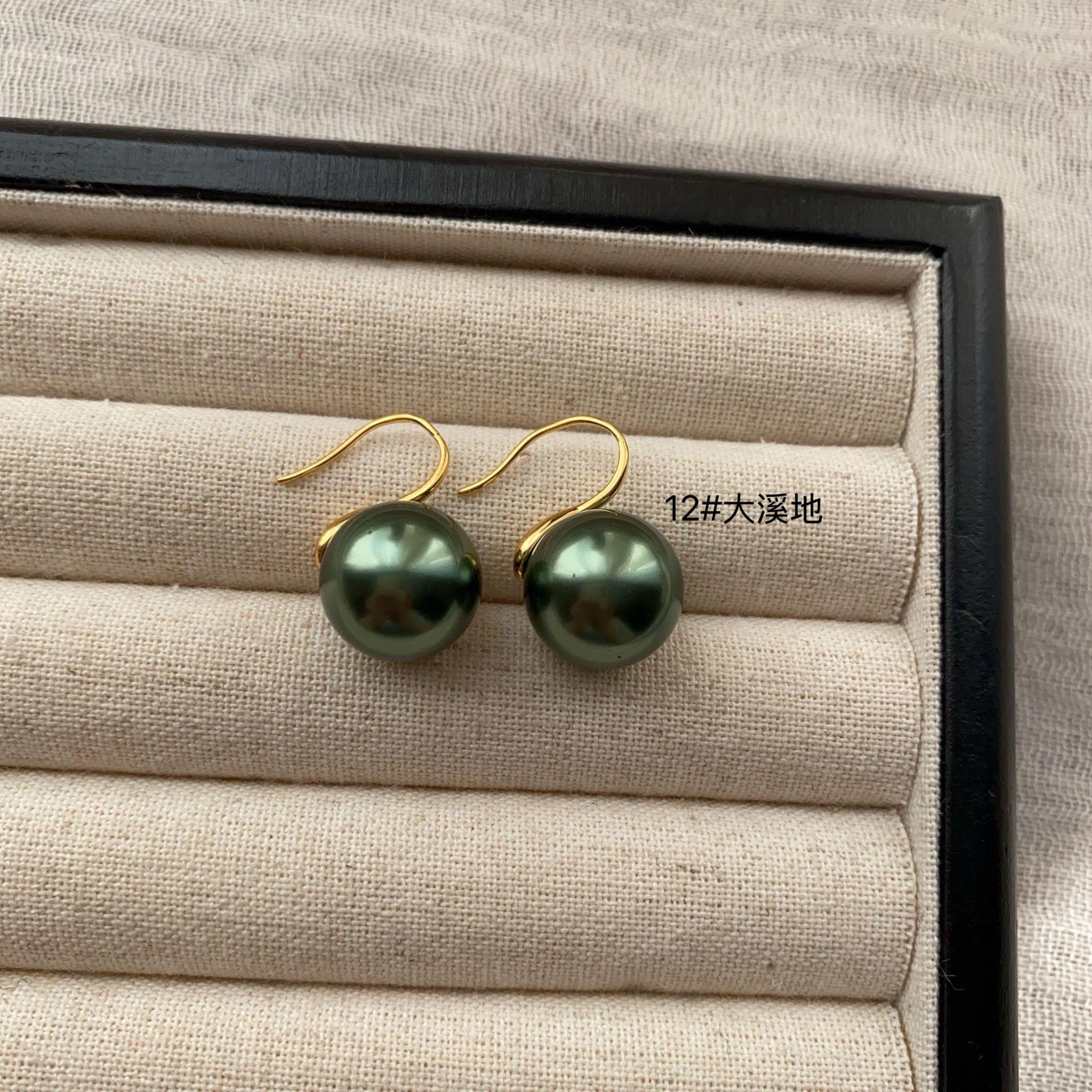 Round and plump pearl stud earrings Elegant light luxury niche premium classic soft fashion commuter ear hook earrings
Round and plump pearl stud earrings Elegant light luxury niche premium classic soft fashion commuter ear hook earrings