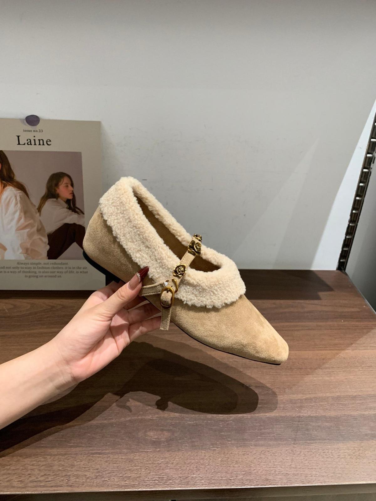 Small fragrant wind inner height increase velvet square head Mary Jane shoes thick-soled wool loafers 40 хакі
Small fragrant wind inner height increase velvet square head Mary Jane shoes thick-soled wool loafers 40 хакі
