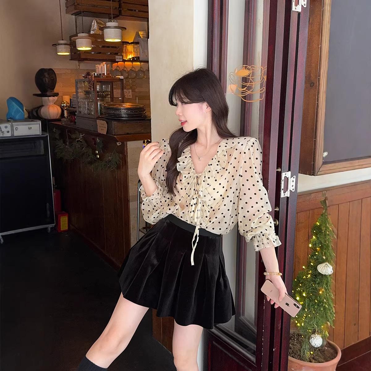 Polka Dot Bell Sleeve V-Neck Ruffle Shirt - Women s Slimming, Age-Reducing, Loose Fit Top for Spring 2026 4XL чёрный
Polka Dot Bell Sleeve V-Neck Ruffle Shirt - Women s Slimming, Age-Reducing, Loose Fit Top for Spring 2026 4XL чёрный